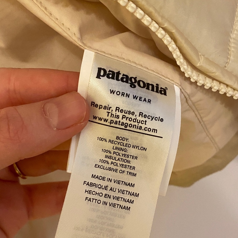 Patagonia Women’s Cream Quilted Puffer Coat - Picture 6 of 7